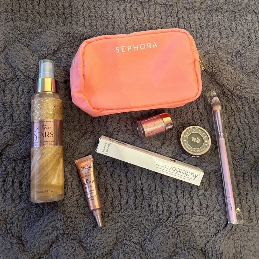 Makeup Bundle - Picture 1 of 13